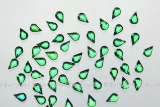 Nail Art Strasssteinchen aus Acryl Tropfen - hellgrün